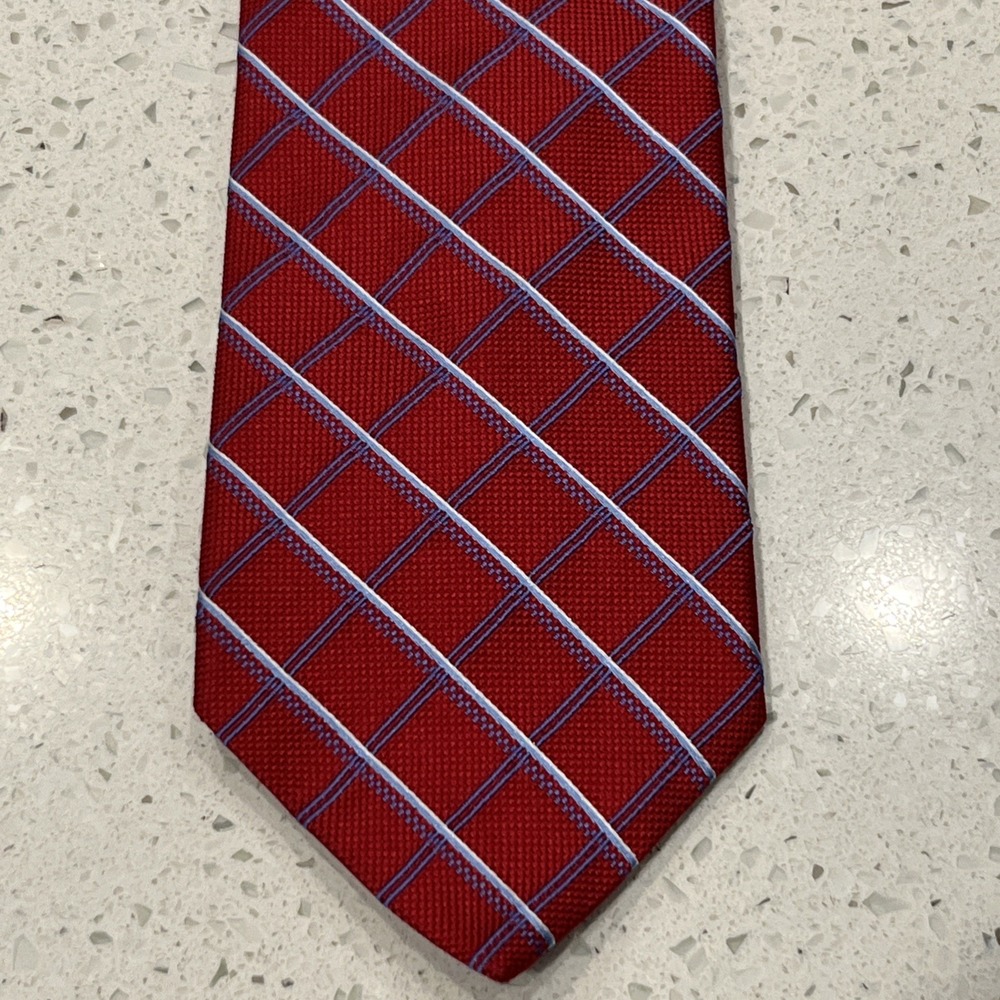 Brooks Brothers Makers Red White Tie 100% Silk Made in USA